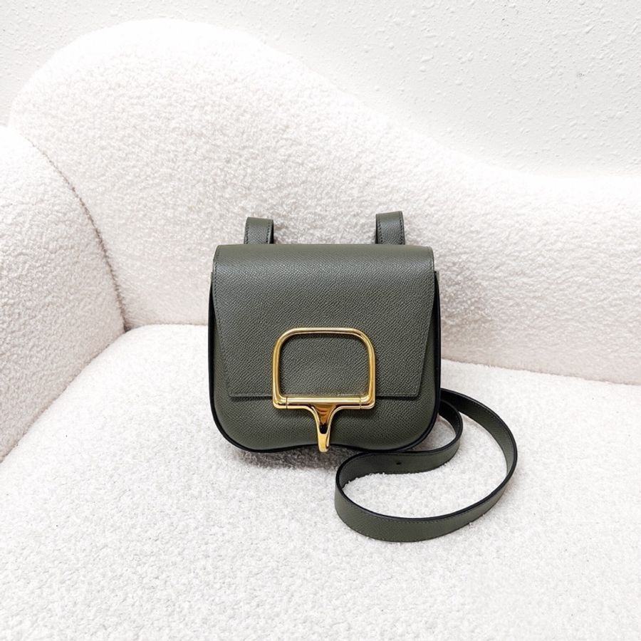 Hermès Della-0