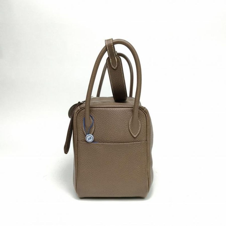 HERMES Lindy26大象灰TC皮X刻銀扣肩背包-1