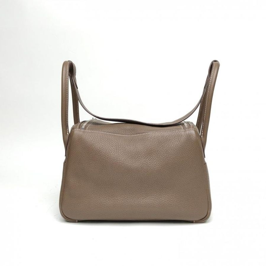 HERMES Lindy26大象灰TC皮X刻銀扣肩背包-2