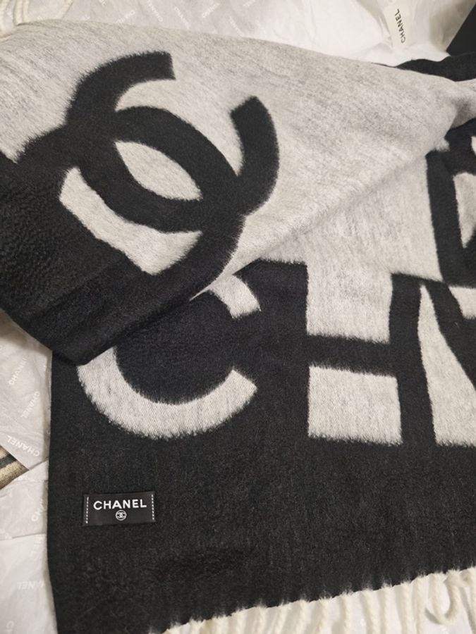 Chanel香奈兒26A高級手工坊雙面羊毛圍巾-0