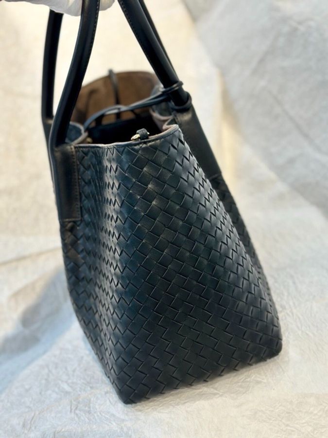 Bottega Veneta  葆蝶家推出的2025早春系| Pinacoteca托特包-3