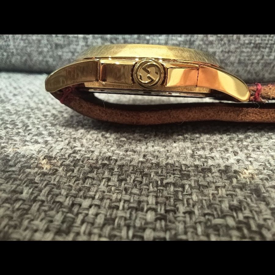 Gucci bee 刺繡金色蜜蜂 綠紅綠織帶面盤 金色錶框 酒紅皮錶帶 石英錶 手錶 金錶 約40mm  錶況良好已經無電沒在行走 便宜出清-4