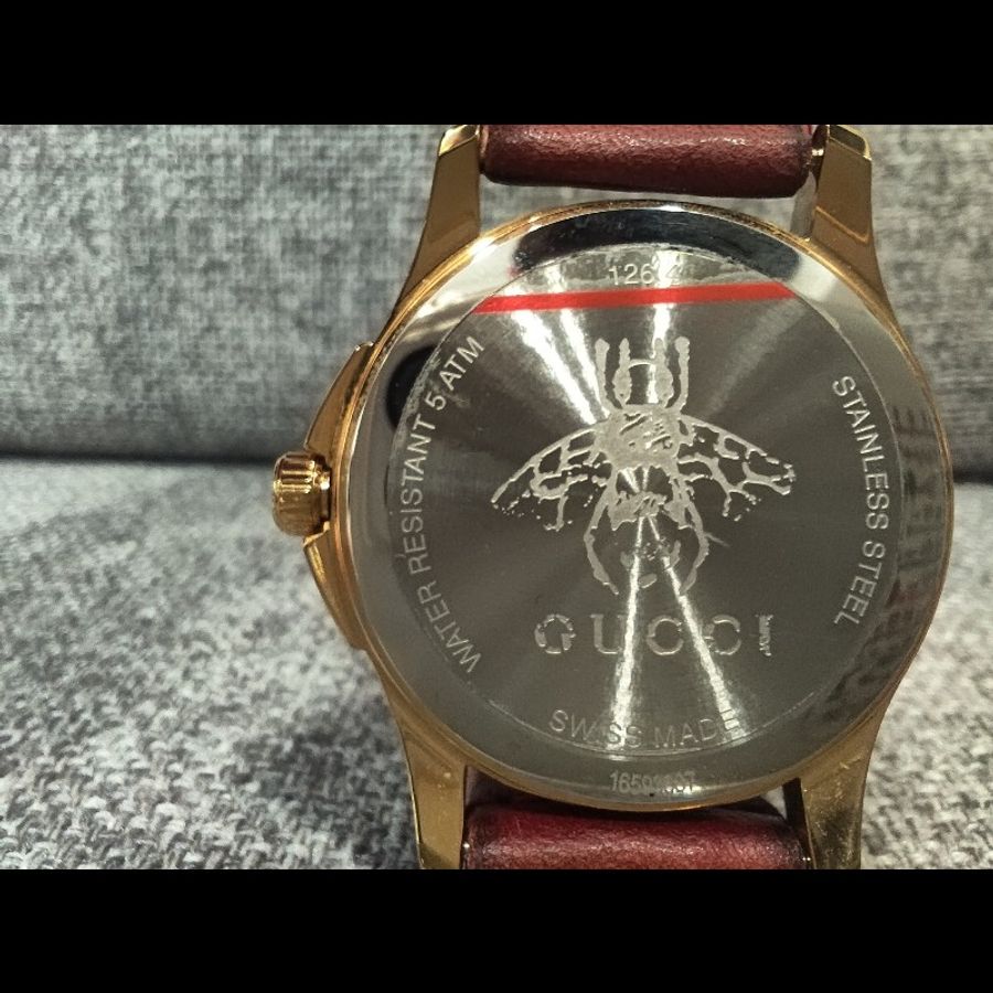 Gucci bee 刺繡金色蜜蜂 綠紅綠織帶面盤 金色錶框 酒紅皮錶帶 石英錶 手錶 金錶 約40mm  錶況良好已經無電沒在行走 便宜出清-6