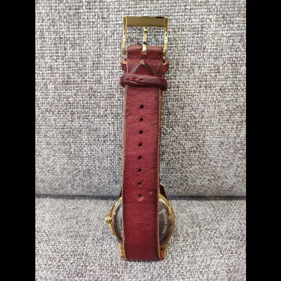 Gucci bee 刺繡金色蜜蜂 綠紅綠織帶面盤 金色錶框 酒紅皮錶帶 石英錶 手錶 金錶 約40mm  錶況良好已經無電沒在行走 便宜出清-8