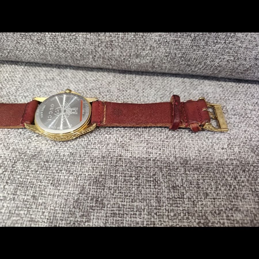 Gucci bee 刺繡金色蜜蜂 綠紅綠織帶面盤 金色錶框 酒紅皮錶帶 石英錶 手錶 金錶 約40mm  錶況良好已經無電沒在行走 便宜出清-9
