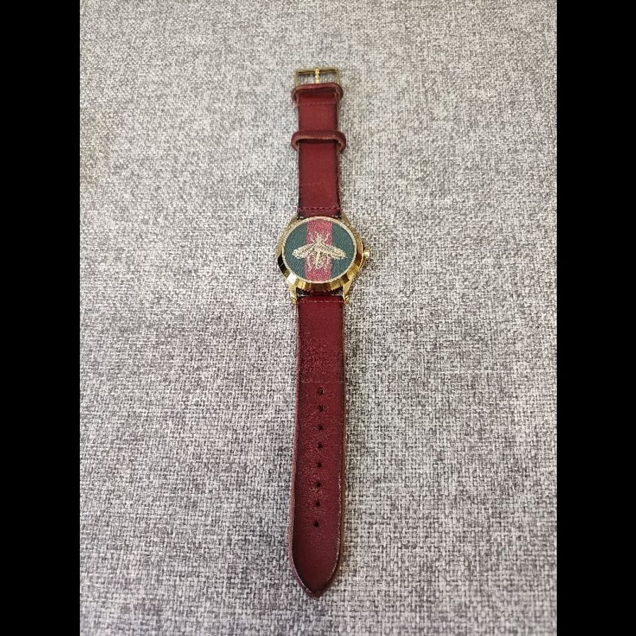 Gucci bee 刺繡金色蜜蜂 綠紅綠織帶面盤 金色錶框 酒紅皮錶帶 石英錶 手錶 金錶 約40mm  錶況良好已經無電沒在行走 便宜出清-13
