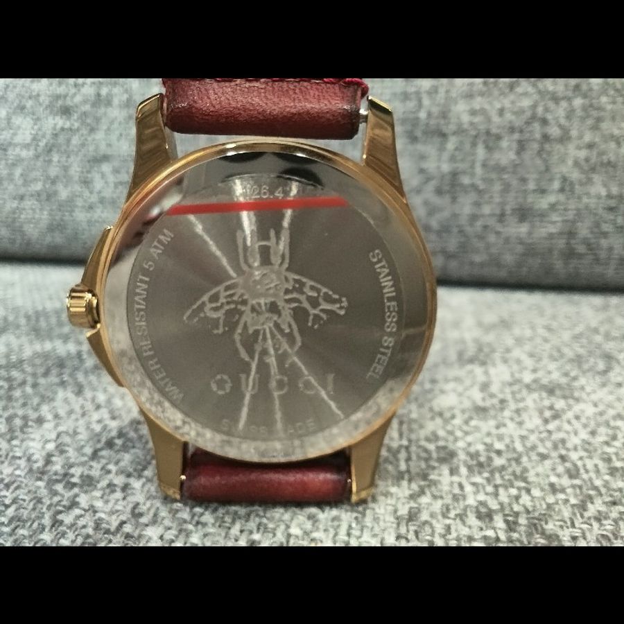 Gucci bee 刺繡金色蜜蜂 綠紅綠織帶面盤 金色錶框 酒紅皮錶帶 石英錶 手錶 金錶 約40mm  錶況良好已經無電沒在行走 便宜出清-14