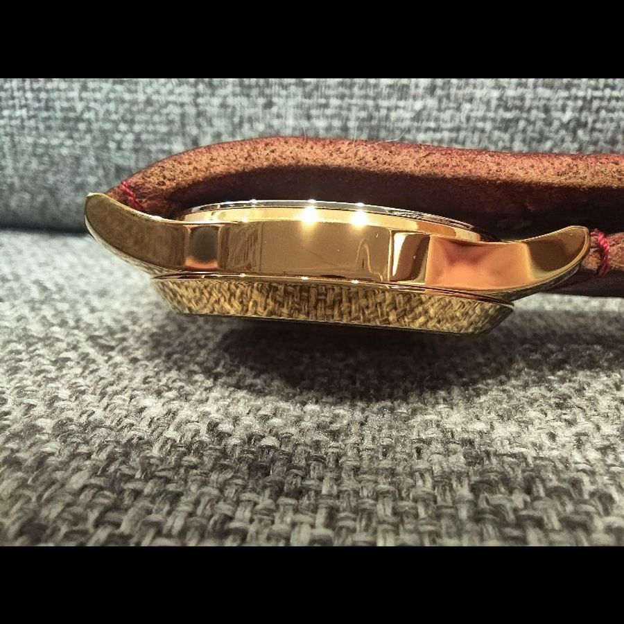 Gucci bee 刺繡金色蜜蜂 綠紅綠織帶面盤 金色錶框 酒紅皮錶帶 石英錶 手錶 金錶 約40mm  錶況良好已經無電沒在行走 便宜出清-16