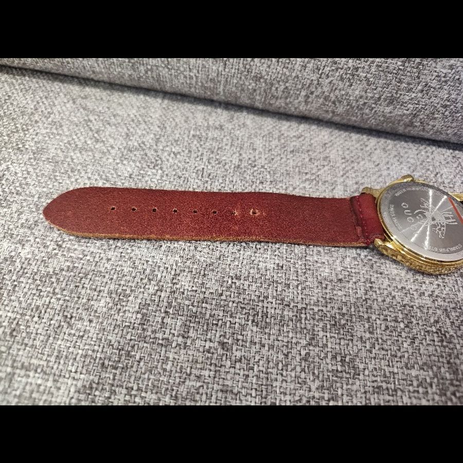 Gucci bee 刺繡金色蜜蜂 綠紅綠織帶面盤 金色錶框 酒紅皮錶帶 石英錶 手錶 金錶 約40mm  錶況良好已經無電沒在行走 便宜出清-23