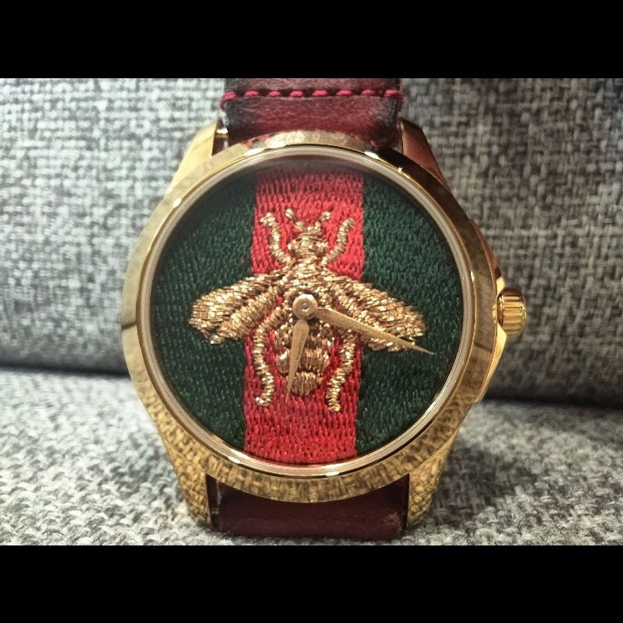 Gucci bee 刺繡金色蜜蜂 綠紅綠織帶面盤 金色錶框 酒紅皮錶帶 石英錶 手錶 金錶 約40mm  錶況良好已經無電沒在行走 便宜出清-19