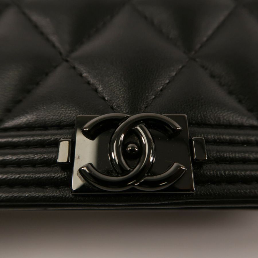 CHANEL 羊皮皮革Boy Wallet On Chain So Black鏈帶肩背袋-6