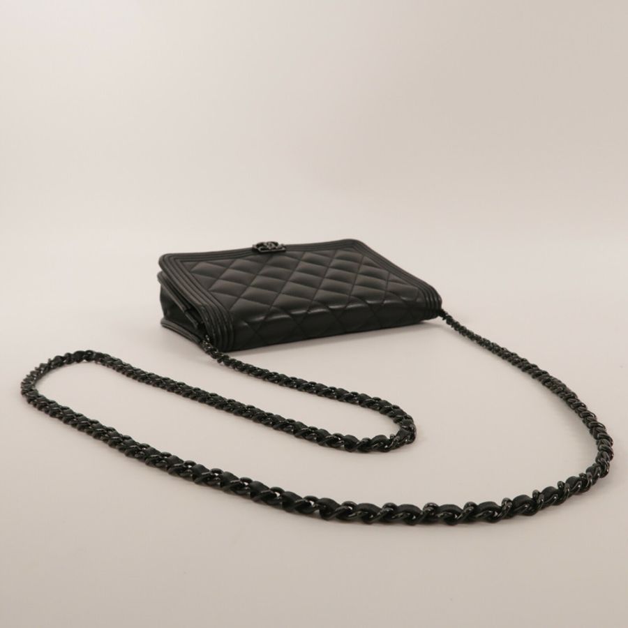 CHANEL 羊皮皮革Boy Wallet On Chain So Black鏈帶肩背袋-9