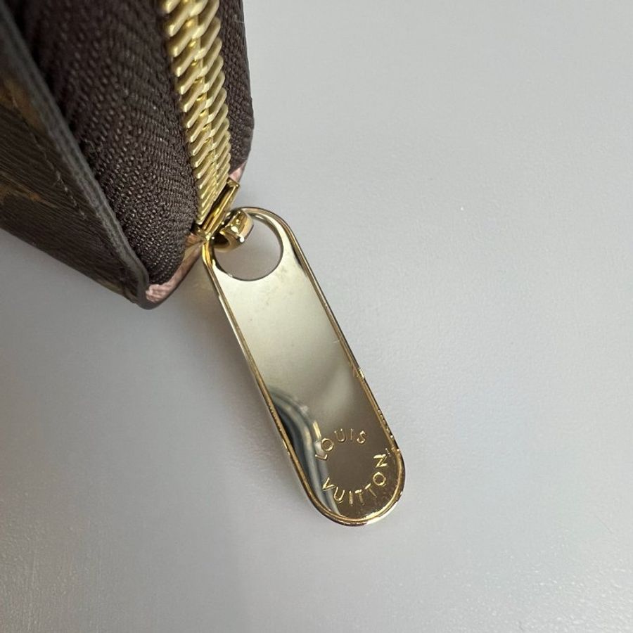 LV M41894/晶片款 老花ㄇ拉長夾 粉-11