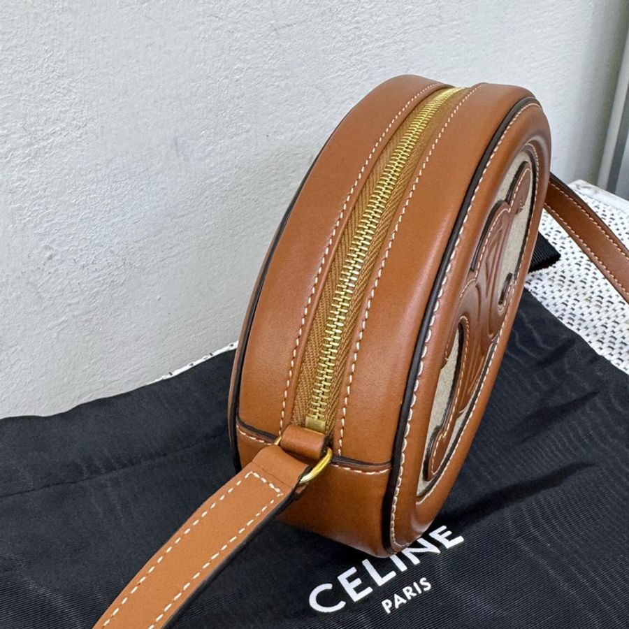 Celine藤編拚咖牛皮金釦皮標斜背月餅斜背包-3