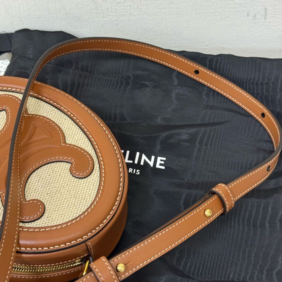 Celine藤編拚咖牛皮金釦皮標斜背月餅斜背包-9