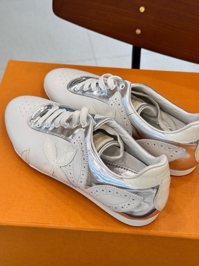Louis Vuitton 白色配銀色 女士休閒鞋 36碼-2