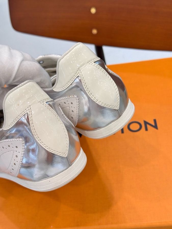 Louis Vuitton 白色配銀色 女士休閒鞋 36碼-3