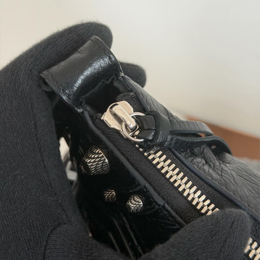 #95新 Balenciaga 巴黎世家 Le Cagole XS 月牙包機車包-12