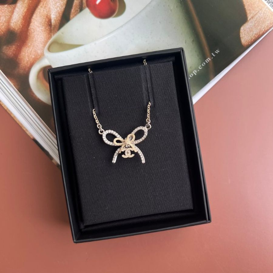 B25 新款::CHANEL:: ABG588 超美淡雅雙蝴蝶項鍊 Crystal CC Bow Pendant Necklace Gold Silver-1