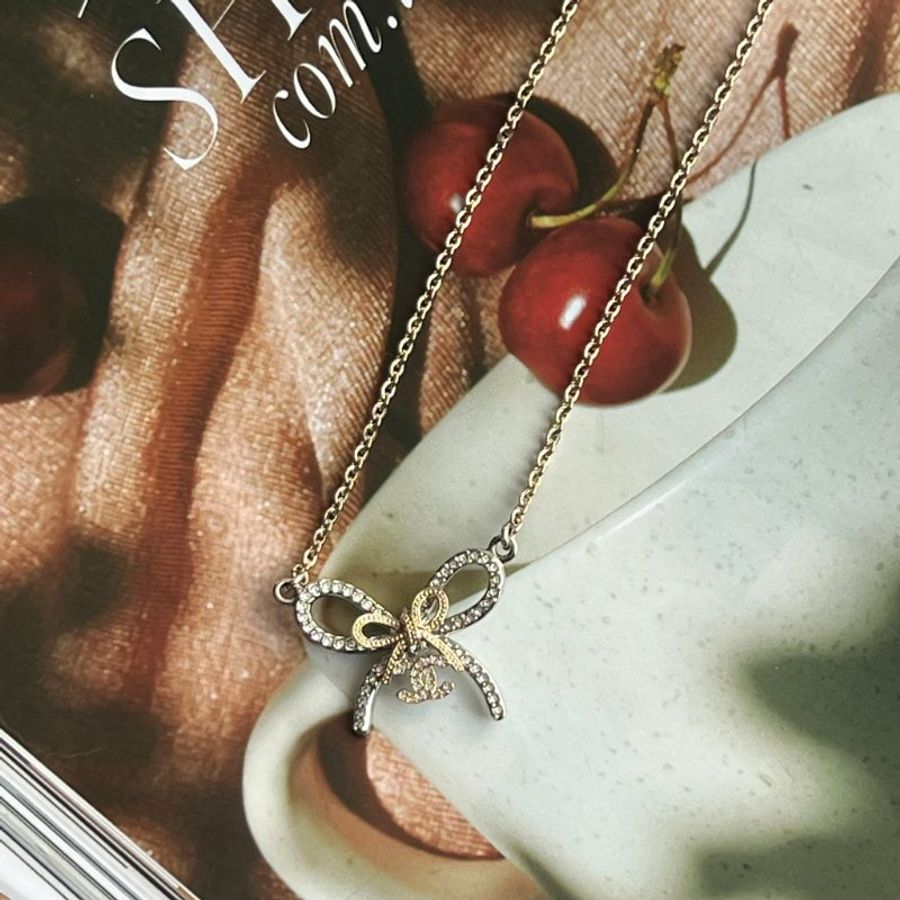 B25 新款::CHANEL:: ABG588 超美淡雅雙蝴蝶項鍊 Crystal CC Bow Pendant Necklace Gold Silver-5