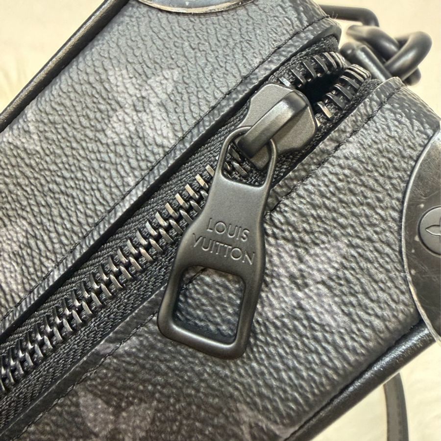 LV M44735 mini soft trunk 全黑 老花小箱包 肩背包 斜背包 側背包 男包-17
