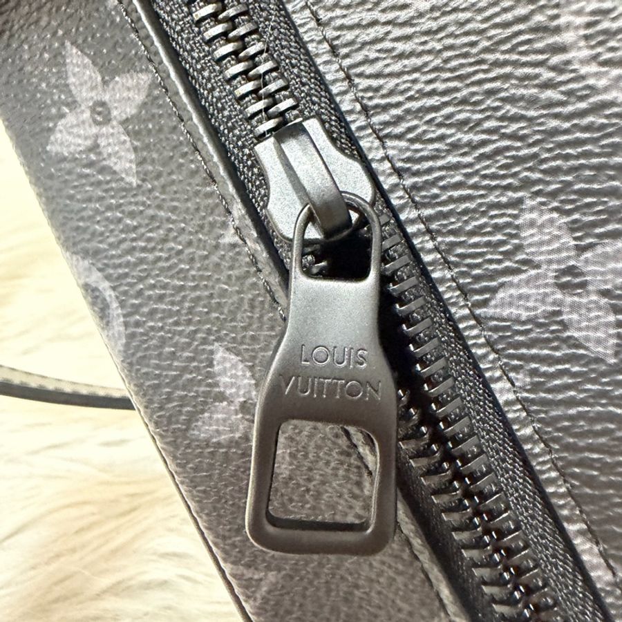 LV M44735 mini soft trunk 全黑 老花小箱包 肩背包 斜背包 側背包 男包-18