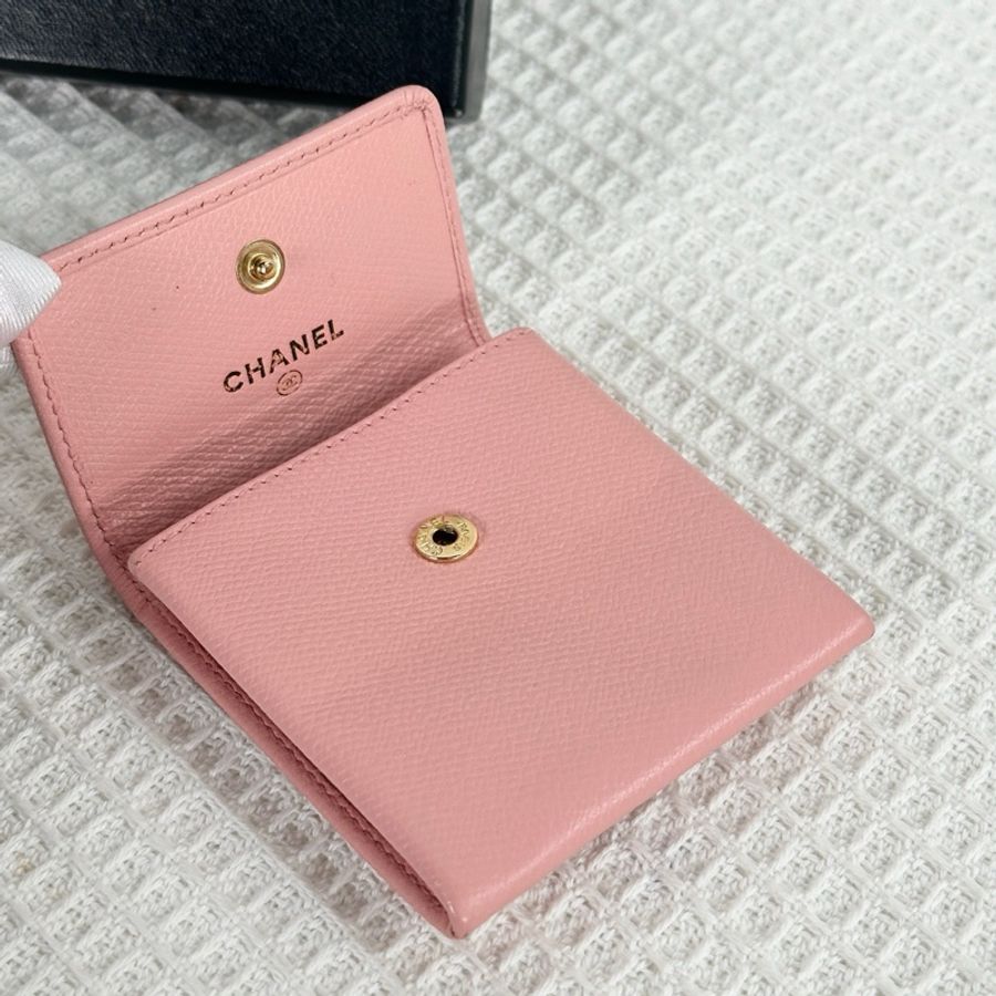 Chanel香奈兒粉絲琺瑯圓扣零錢包-1