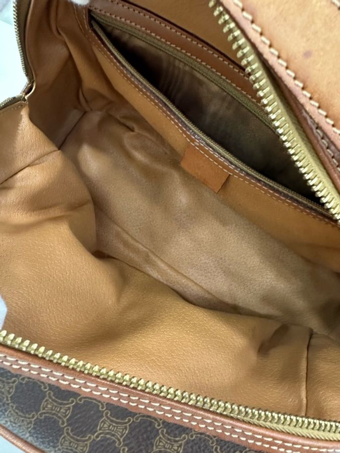 Celine 賽琳 棕色經典老花半月 手提包 尺寸：28*19*10-6