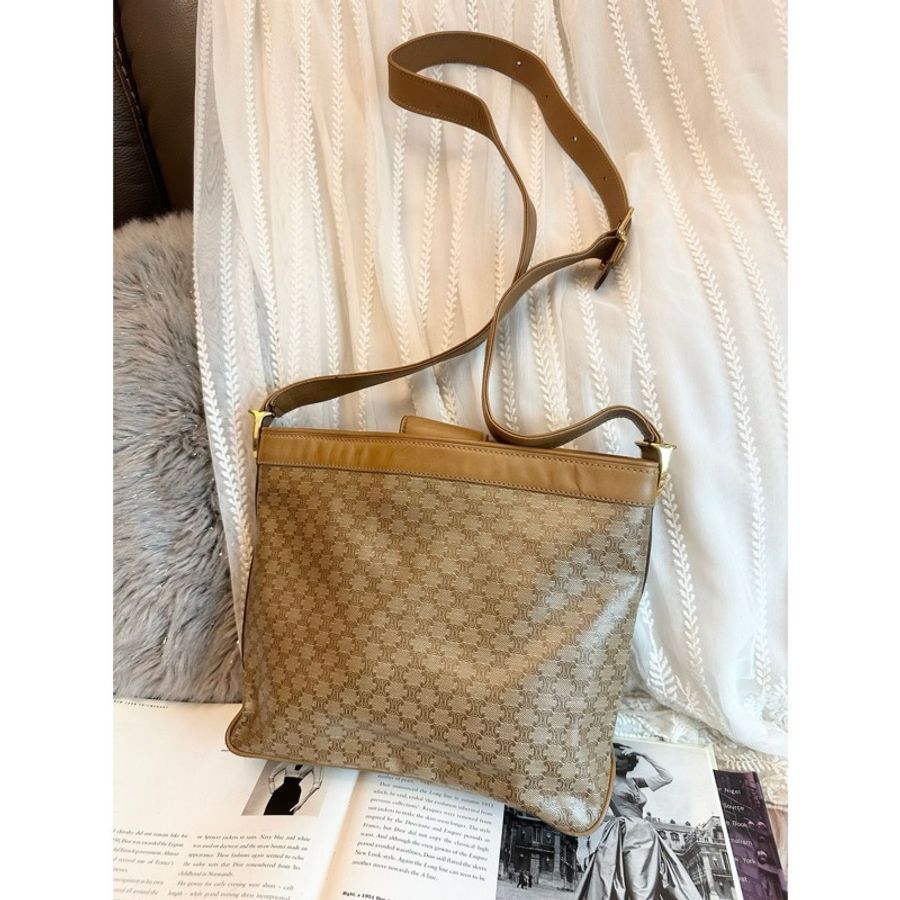 思琳CELINE 經典老花Macadam 經典凱旋門皮標斜背包 凱旋門米花圖騰-2
