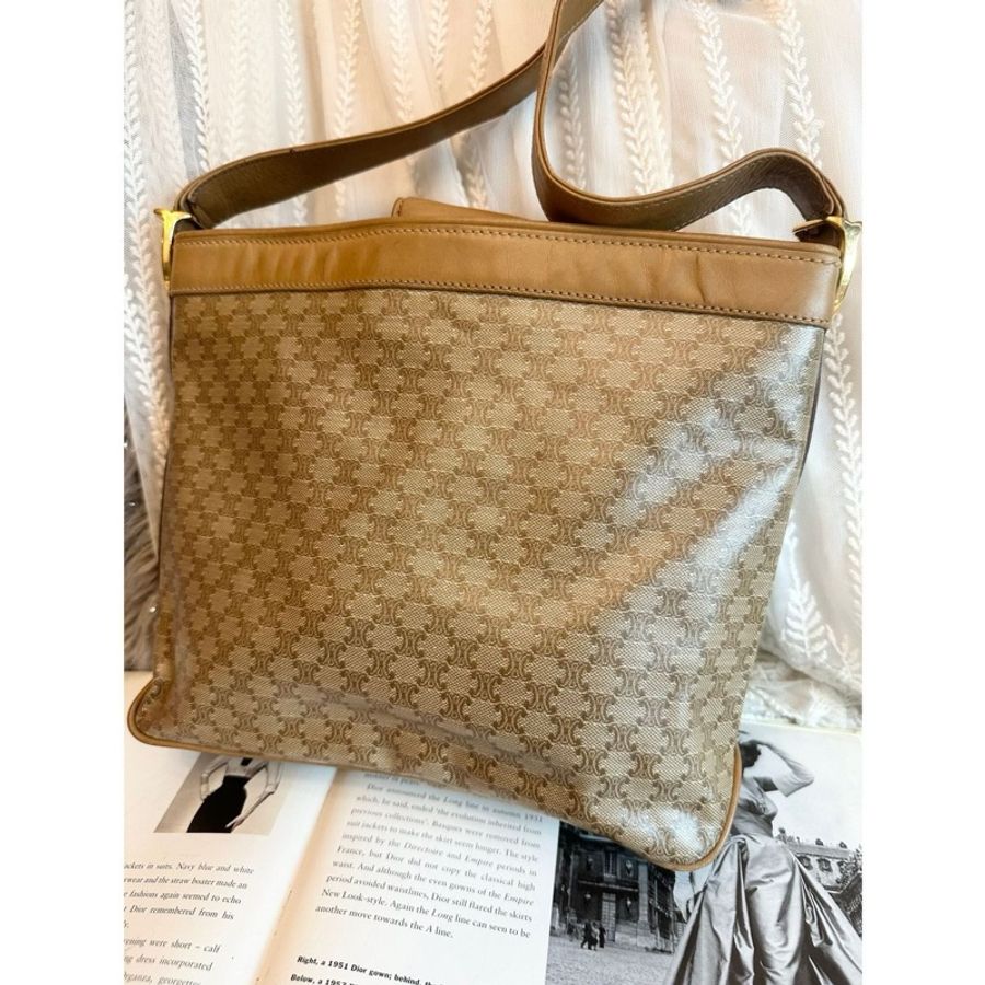 思琳CELINE 經典老花Macadam 經典凱旋門皮標斜背包 凱旋門米花圖騰-3