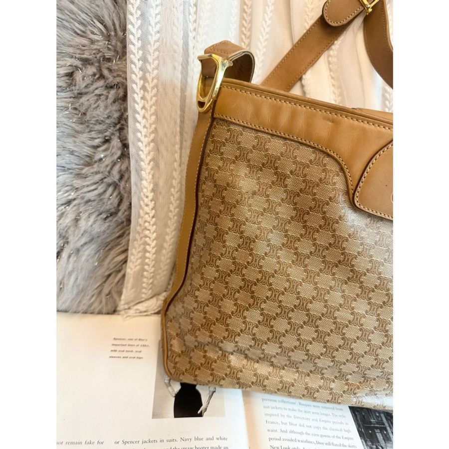 思琳CELINE 經典老花Macadam 經典凱旋門皮標斜背包 凱旋門米花圖騰-5