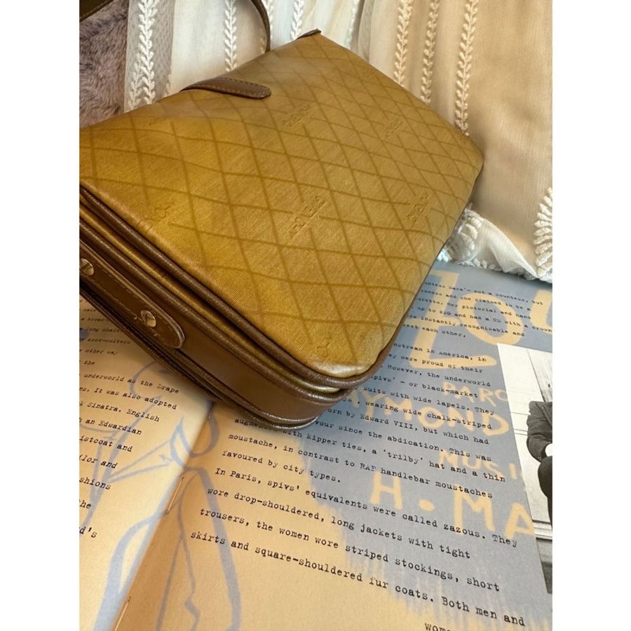 紀梵希 Givenchy古董 絕版 斜背包 賽琳 凱旋門 單肩包 斜挎包 日本中古 Vintage 肩背包 斜挎包 男生女生合用-6