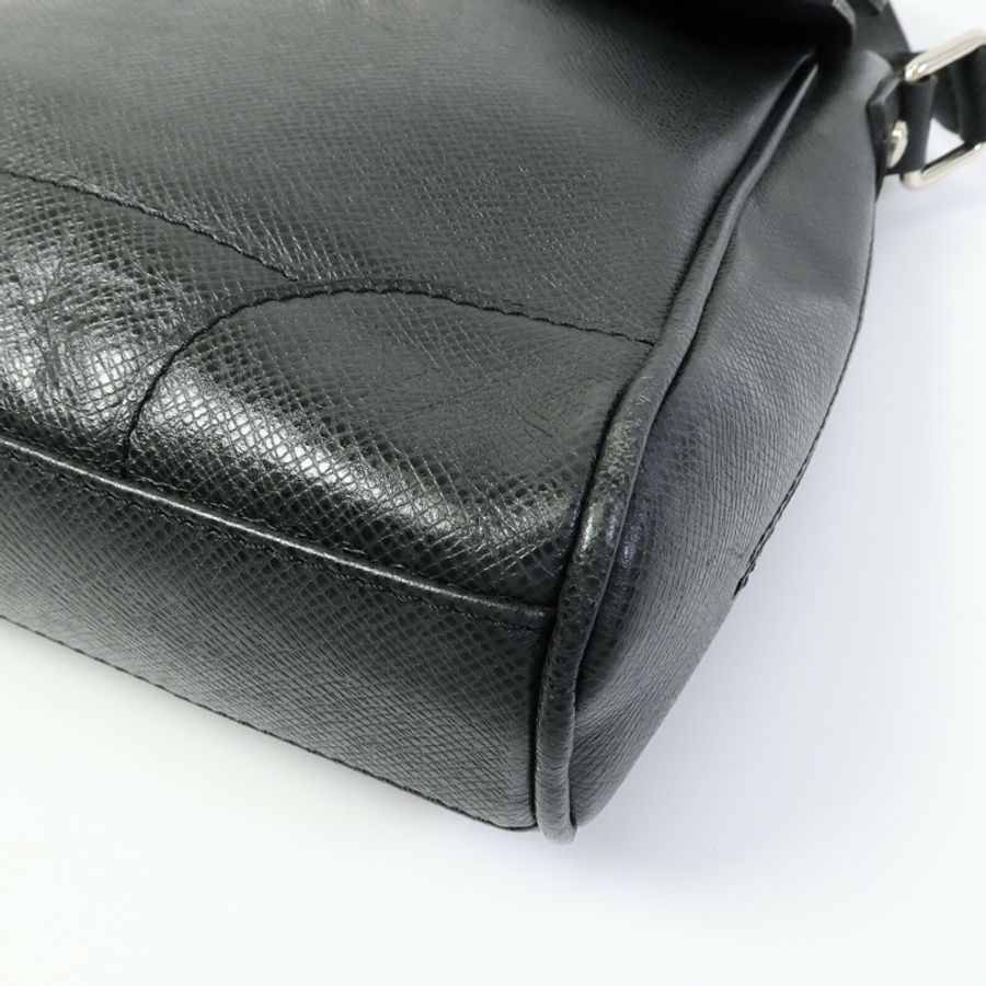 LOUIS VUITTON Taiga Taiga Luka肩背袋-10
