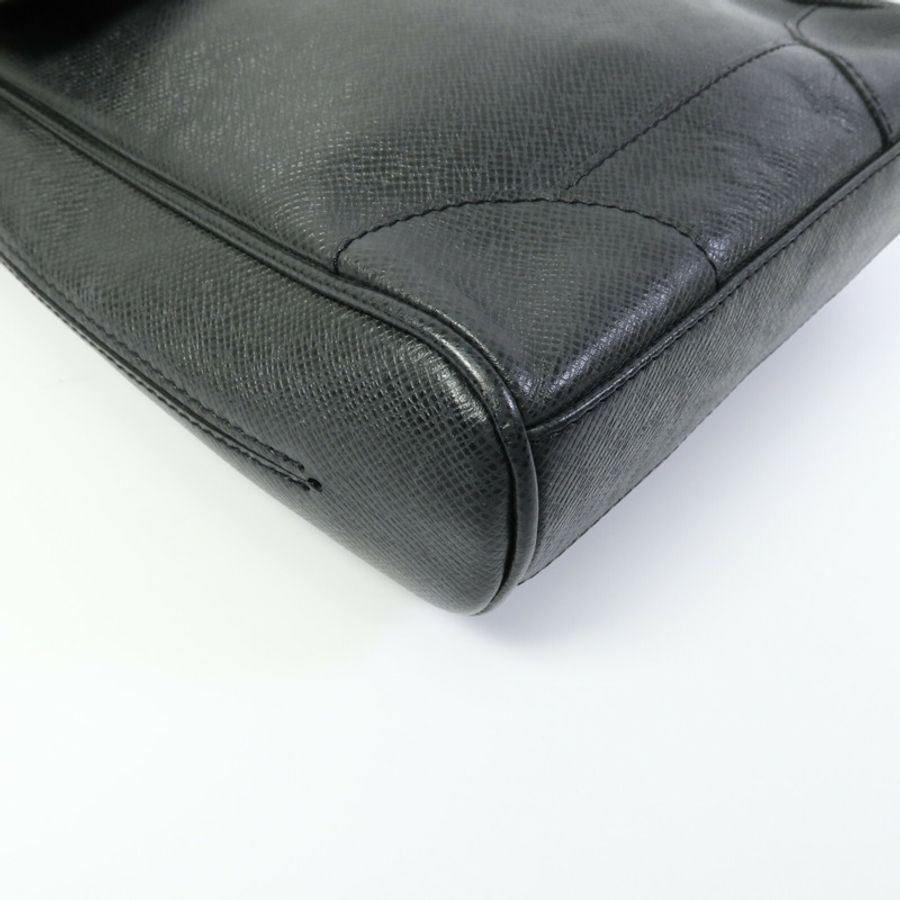 LOUIS VUITTON Taiga Taiga Luka肩背袋-11