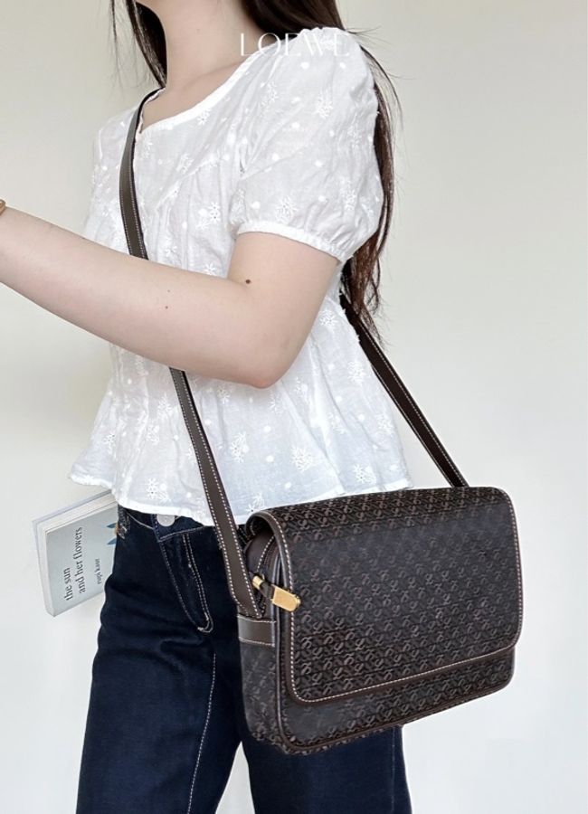 【文藝學院派👩🏻‍🏫百搭隨性✨】Loewe 中古老花翻蓋郵差包｜斜背包-1