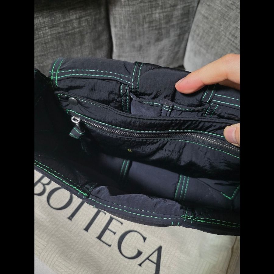 [全新] Bottega Veneta 尼龍cassette 黑色-5