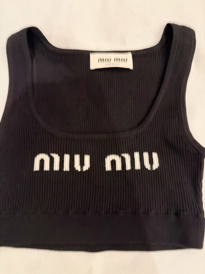 二手精品自賣❤️Miu Miu經典款針織羅紋logo短版貼身坦克背心.近新.36/S號-1