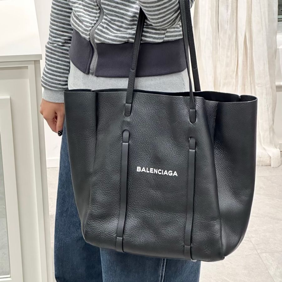 Balenciaga 巴黎世家經典黑色字母LOGO托特包🦹🏼‍♀️-0