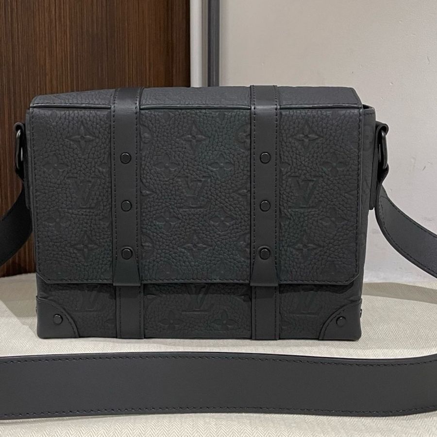 Louis Vuitton 路易威登 Trunk 黑色全皮郵差包，壓紋牛皮磁吸翻蓋 芯片款-0