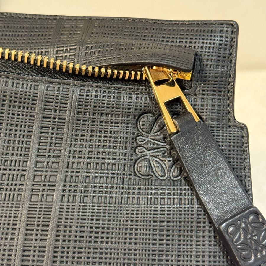 LOEWEv羅意威 全皮黑色手拿包 包身輕容量大-7
