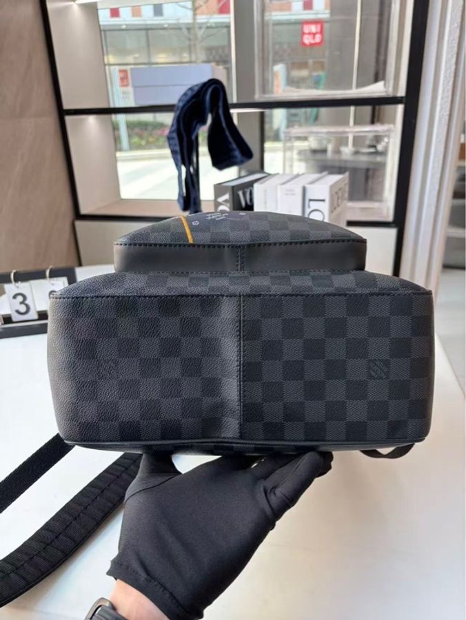 LOUIS VUITTON 路易威登  限量版黑棋盤格塗鴉款  經典格紋配徽章圖案 雙肩包-7