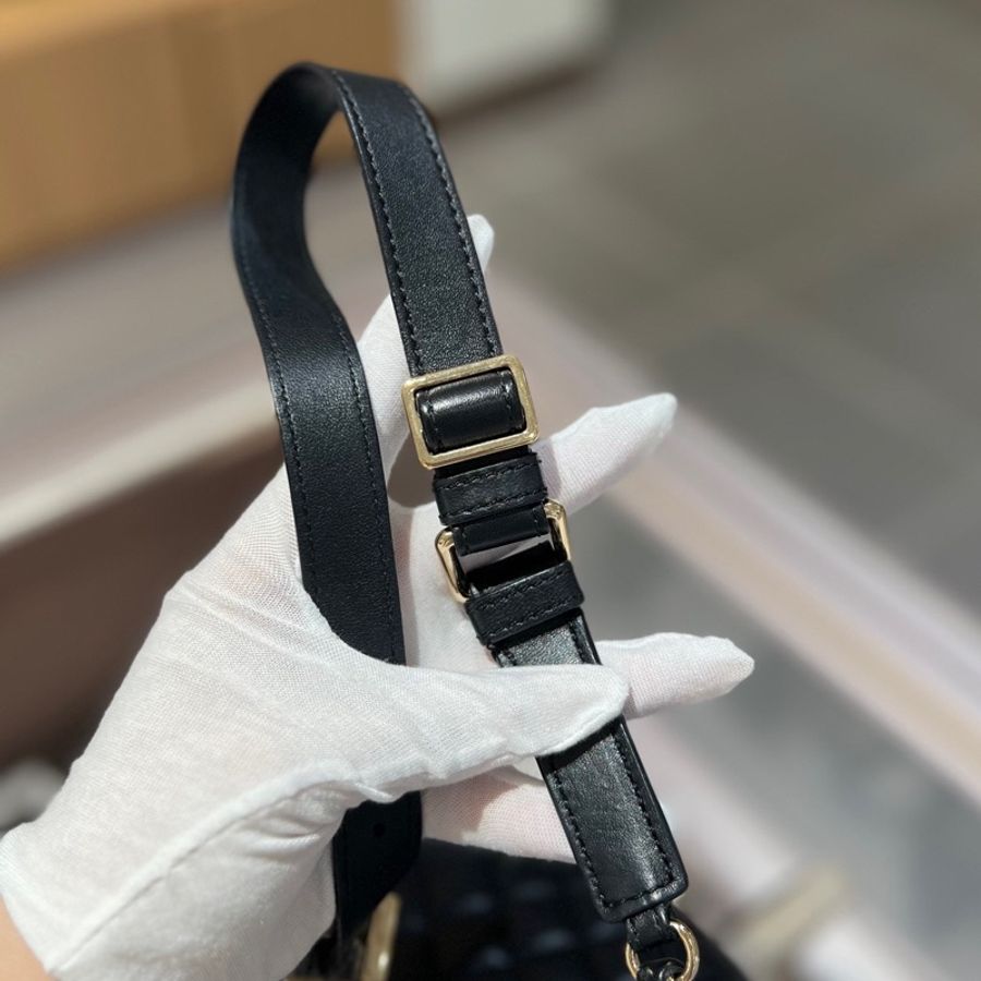 Chanel香奈儿黑银牛皮腰包胸包-8