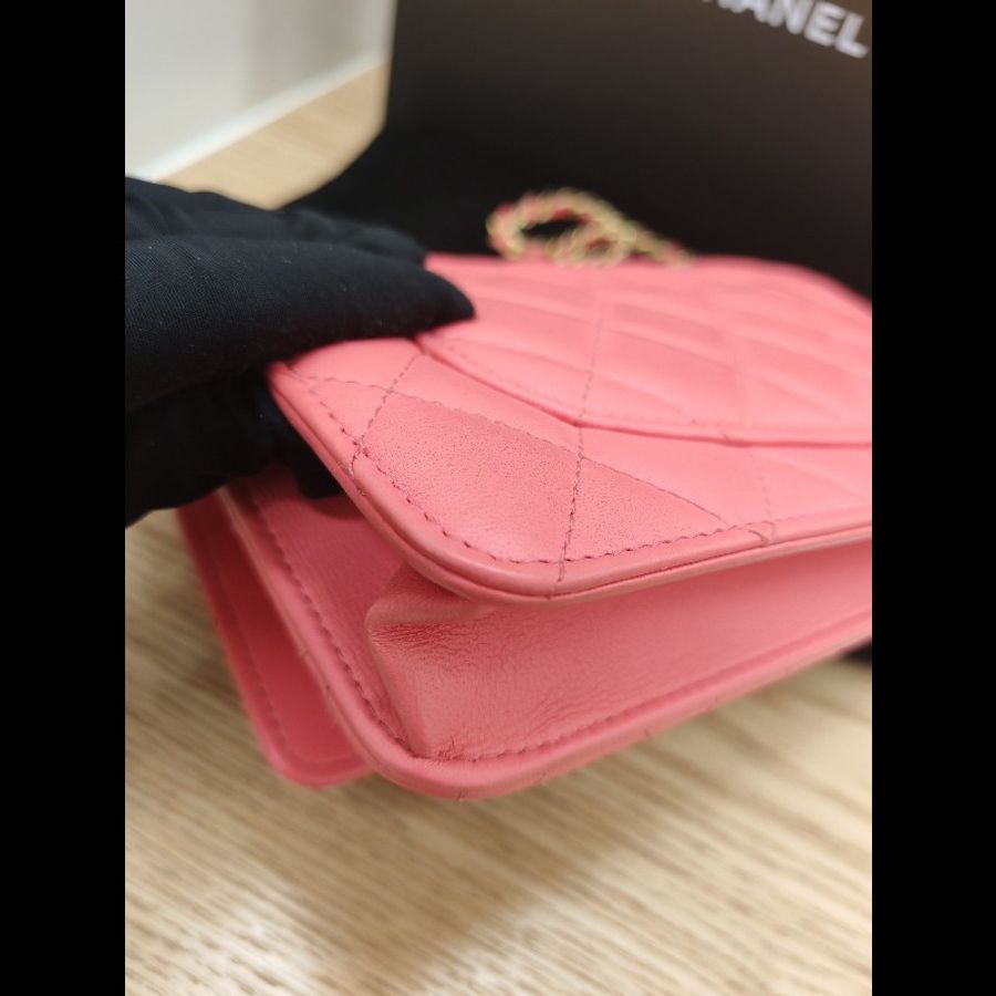 Chanel pink 金球woc-8