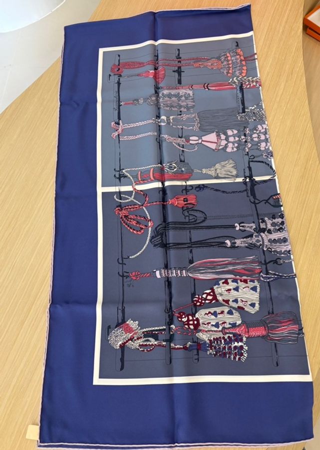 HERMES 流蘇燈籠穗拼色方巾(離櫃全新）-2