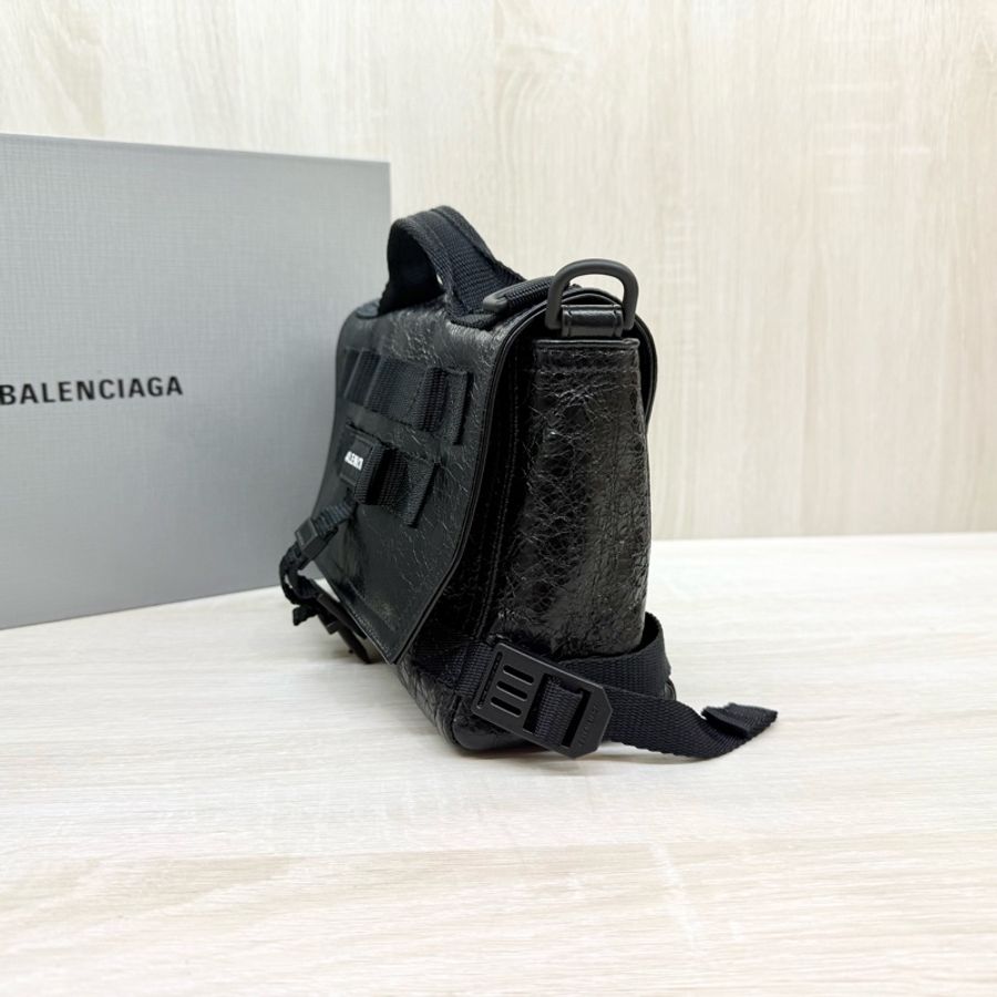 Balenciaga超帥🖤黑色Arena羊皮ARMY郵差包-2