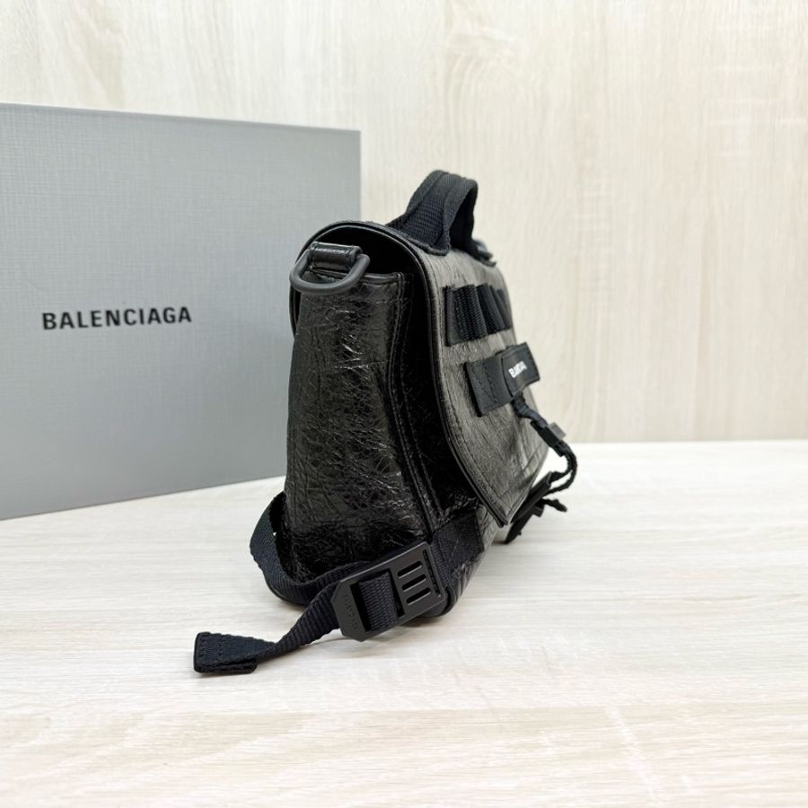 Balenciaga超帥🖤黑色Arena羊皮ARMY郵差包-3