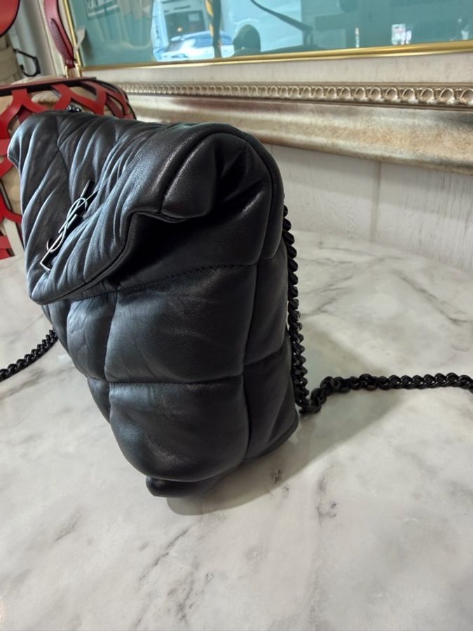 YSL 黑羊皮V型紋Puffer Toy黑釦下蓋肩斜背泡芙包-1