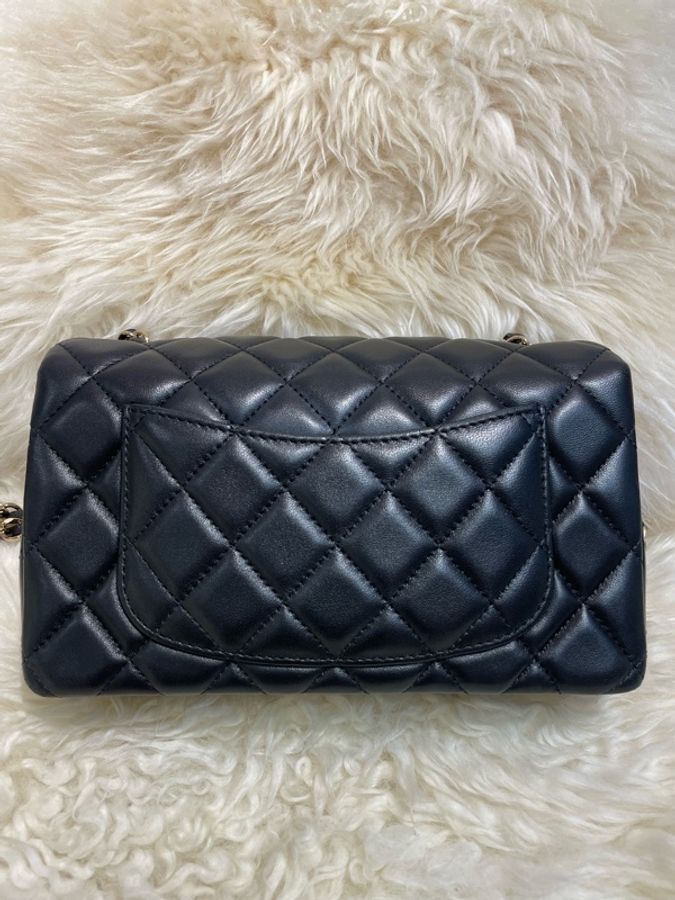 Chanel Classic 20cm 晶片黑色羊皮-1