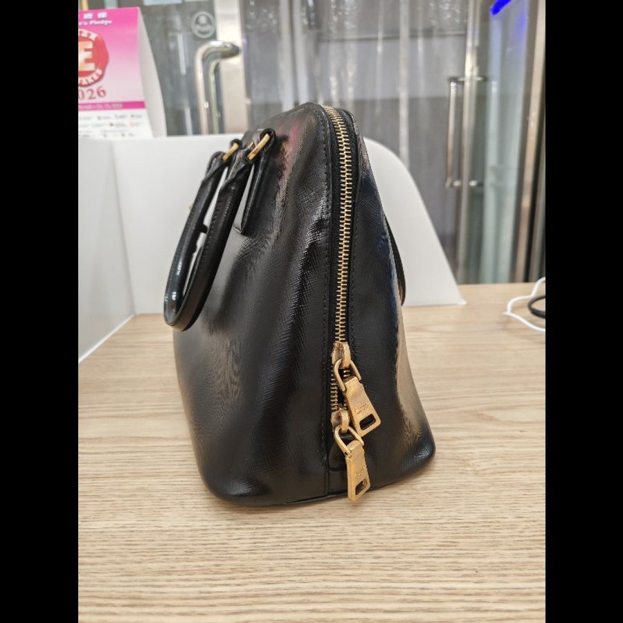 Prada 貝殼袋黑色-1