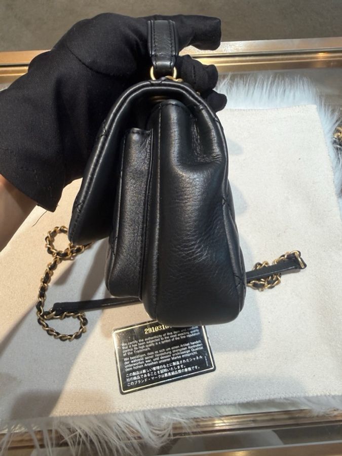 香奈兒 黑金郵差包 29開 經典菱格紋，鏈條肩帶，手提斜挎兩用-1